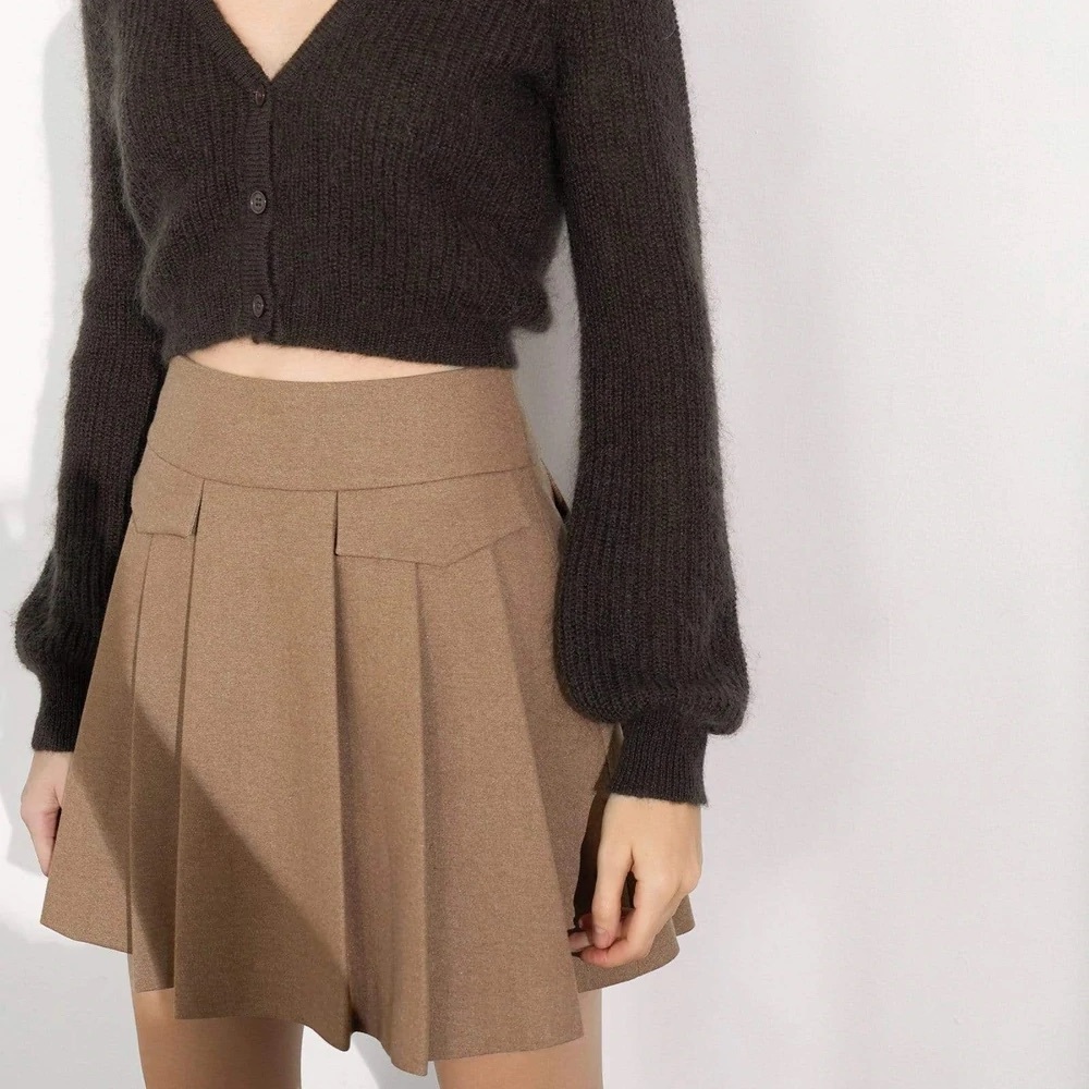 JING Matisse camel pleated pocket skort